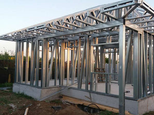 Montage d'une maison de plain-pied sur structure métallique de 96 mètres carrés à Magurele thumbnail