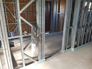 Montage de la structure métallique pour une maison modèle de 174 mètres carrés thumbnail