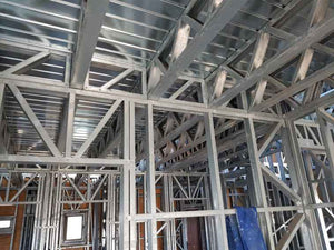 Montage de la structure métallique pour une maison modèle de 174 mètres carrés thumbnail