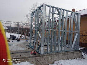 Montage du rez-de-chaussée et de l'escalier intérieur pour une maison à étages à Ilfov thumbnail