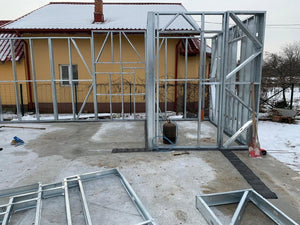 Montage du rez-de-chaussée et de l'escalier intérieur pour une maison à étages à Ilfov thumbnail