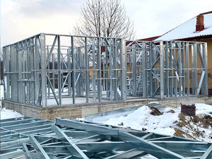 Montage du rez-de-chaussée et de l'escalier intérieur pour une maison à étages à Ilfov thumbnail