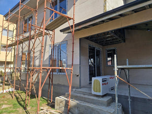 Installation de menuiseries et isolation thermique extérieure en laine de roche pour la maison thumbnail