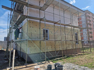 Installation de menuiseries et isolation thermique extérieure en laine de roche pour la maison thumbnail