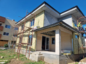 Installation de menuiseries et isolation thermique extérieure en laine de roche pour la maison thumbnail