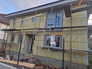 Installation de menuiseries et isolation thermique extérieure en laine de roche pour la maison thumbnail