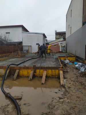 Dalle de fondation coulée mécaniquement pour une maison à étages à Bucarest thumbnail