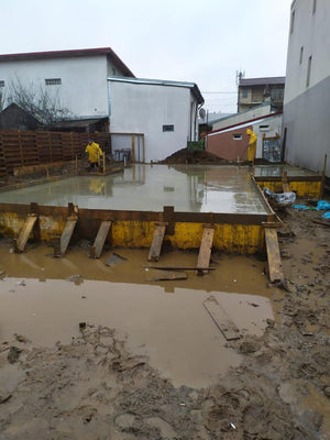 Dalle de fondation coulée mécaniquement pour une maison à étages à Bucarest thumbnail