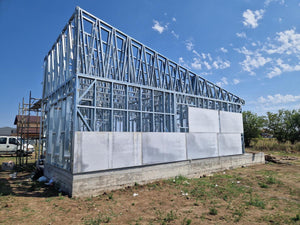 Revêtement extérieur en fibrociment pour des maisons sur une structure métallique de 122 mètres carrés thumbnail