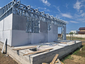 Revêtement extérieur en fibrociment pour des maisons sur une structure métallique de 122 mètres carrés thumbnail