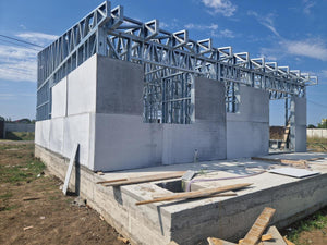 Revêtement extérieur en fibrociment pour des maisons sur une structure métallique de 122 mètres carrés thumbnail