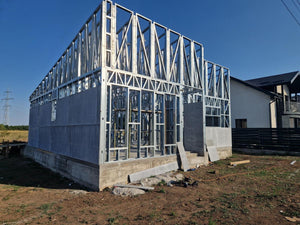 Revêtement extérieur en fibrociment pour des maisons sur une structure métallique de 122 mètres carrés thumbnail