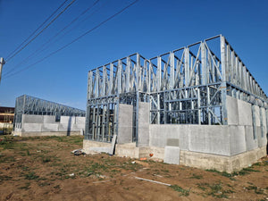 Revêtement extérieur en fibrociment pour des maisons sur une structure métallique de 122 mètres carrés thumbnail
