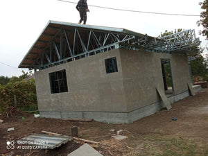 Revêtement extérieur en fibrociment pour une maison métallique de plain-pied avec terrasse couverte thumbnail