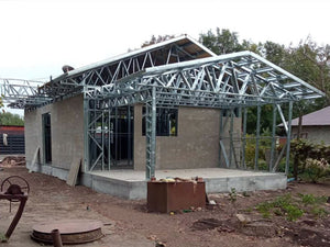 Revêtement extérieur en fibrociment pour une maison métallique de plain-pied avec terrasse couverte thumbnail