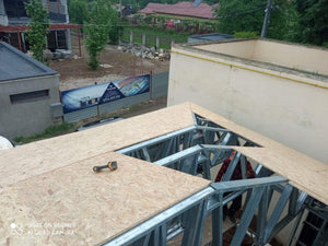 Revêtement des fermes du toit avec OSB de 20 mm pour une maison métallique de plain-pied à Ilfov thumbnail
