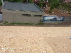 Revêtement des fermes du toit avec OSB de 20 mm pour une maison métallique de plain-pied à Ilfov thumbnail