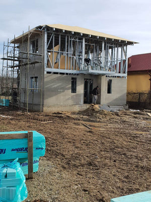 Revêtement extérieur en fibrociment pour les façades et le toit d'une maison métallique de 162 mètres carrés thumbnail