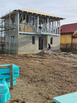 Revêtement extérieur en fibrociment pour les façades et le toit d'une maison métallique de 162 mètres carrés thumbnail