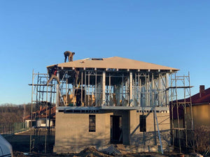 Revêtement extérieur en fibrociment pour les façades et le toit d'une maison métallique de 162 mètres carrés thumbnail