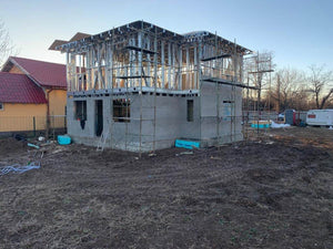 Revêtement extérieur en fibrociment pour les façades et le toit d'une maison métallique de 162 mètres carrés thumbnail