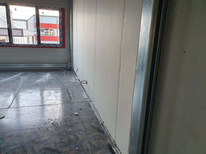 Revêtement intérieur en plaques de plâtre pour un projet d'espace de bureau dans une halle de production thumbnail