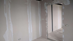 Revêtement intérieur en plaques de plâtre pour un projet d'espace de bureau dans une halle de production thumbnail