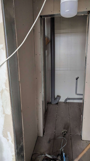Revêtement intérieur en plaques de plâtre pour un projet d'espace de bureau dans une halle de production thumbnail