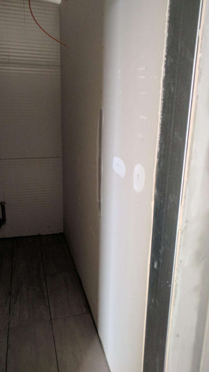 Revêtement intérieur en plaques de plâtre pour un projet d'espace de bureau dans une halle de production thumbnail