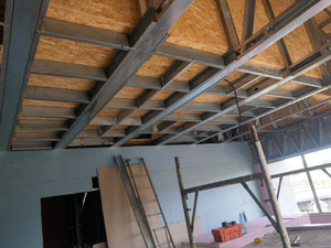Revêtement intérieur en plaques de plâtre résistant au feu et à l'acoustique pour une halle métallique thumbnail