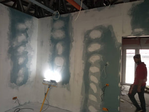 Revêtement intérieur en plaques de plâtre résistant au feu et à l'acoustique pour une halle métallique thumbnail