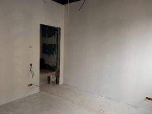 Revêtement intérieur en plaques de plâtre résistant au feu et à l'acoustique pour une halle métallique thumbnail