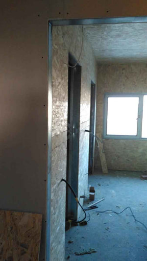 Revêtement intérieur et extérieur en OSB, installation de plaques de plâtre pour un projet de maison de 191 mètres carrés thumbnail
