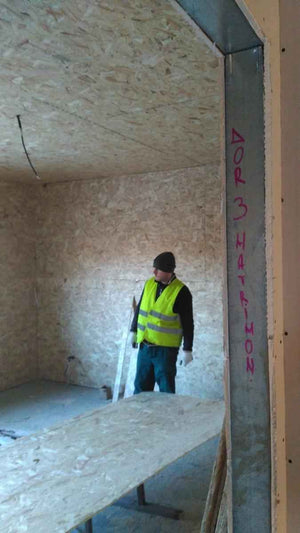 Revêtement intérieur et extérieur en OSB, installation de plaques de plâtre pour un projet de maison de 191 mètres carrés thumbnail