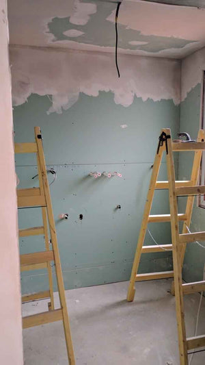 Revêtement intérieur et extérieur en OSB, installation de plaques de plâtre pour un projet de maison de 191 mètres carrés thumbnail
