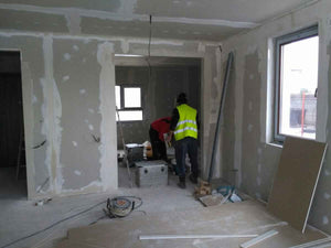 Revêtement intérieur et extérieur en OSB, installation de plaques de plâtre pour un projet de maison de 191 mètres carrés thumbnail