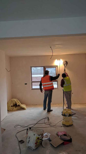 Revêtement intérieur et extérieur en OSB, installation de plaques de plâtre pour un projet de maison de 191 mètres carrés thumbnail