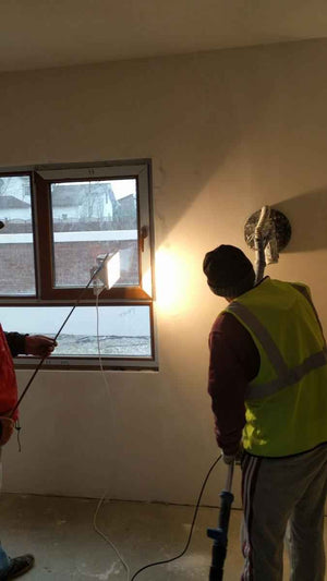 Revêtement intérieur et extérieur en OSB, installation de plaques de plâtre pour un projet de maison de 191 mètres carrés thumbnail
