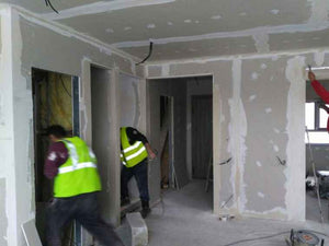 Revêtement intérieur et extérieur en OSB, installation de plaques de plâtre pour un projet de maison de 191 mètres carrés thumbnail