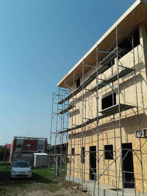Revêtement intérieur et extérieur en OSB pour un projet de maison de 294 mètres carrés thumbnail