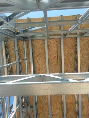 Revêtement intérieur et extérieur en OSB pour un projet de maison de 294 mètres carrés thumbnail