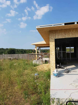 Revêtement extérieur en OSB de 15 mm pour un projet de maison métallique de 174 mètres carrés thumbnail