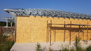 Revêtement extérieur en OSB de 15 mm pour un projet de maison métallique de 174 mètres carrés thumbnail