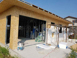 Revêtement extérieur en OSB de 15 mm pour un projet de maison métallique de 174 mètres carrés thumbnail