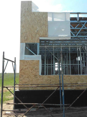 Revêtement des murs et du toit en OSB de 15 mm pour un modèle de maison de 250 mètres carrés thumbnail