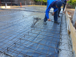 Plantation de fer pour la plaque de niveau zéro au-dessus du sol pour une maison de plain-pied en cours de construction thumbnail