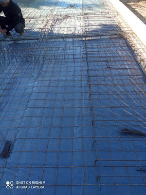 Plantation de fer pour la plaque de niveau zéro au-dessus du sol pour une maison de plain-pied en cours de construction thumbnail
