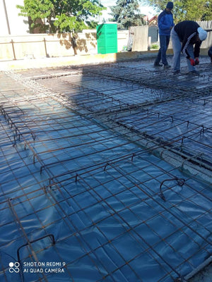 Plantation de fer pour la plaque de niveau zéro au-dessus du sol pour une maison de plain-pied en cours de construction thumbnail