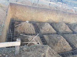 Plantation de poutres dans la tranchée pour un projet de restaurant de 620 mètres carrés dans le département de Brasov thumbnail