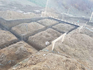 Plantation de poutres dans la tranchée pour un projet de restaurant de 620 mètres carrés dans le département de Brasov thumbnail